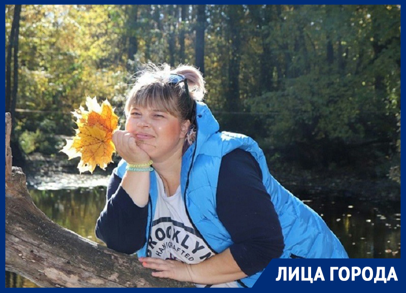 Девушка-водитель развозит воронежцев на новогодней маршрутке Девушка-водитель развозит воронежцев на новогодней маршрутке