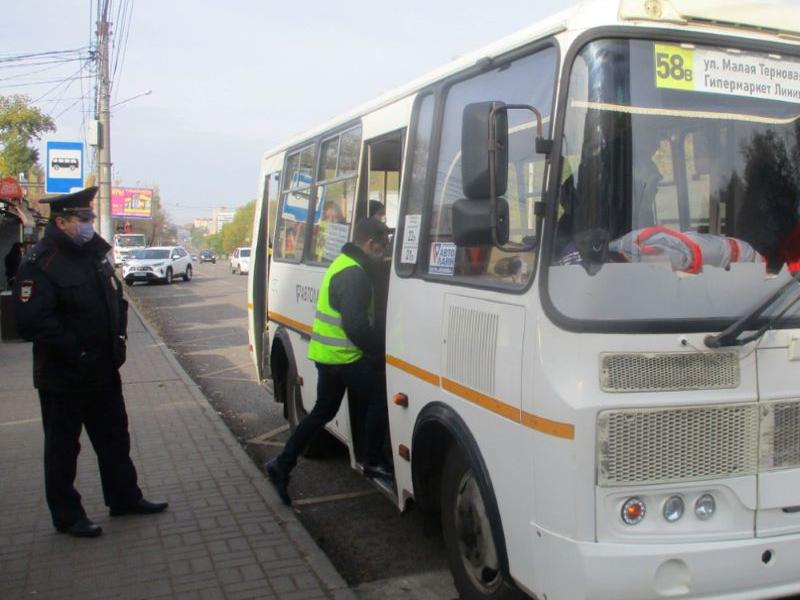 В Воронеже перевалило за сотню число попавшихся в автобусах безмасочников В Воронеже перевалило за сотню число попавшихся в автобусах безмасочников