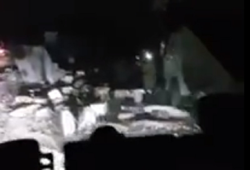На видео попали жуткие последствия столкновения «Газели» с двумя КамАЗами На видео попали жуткие последствия столкновения «Газели» с двумя КамАЗами