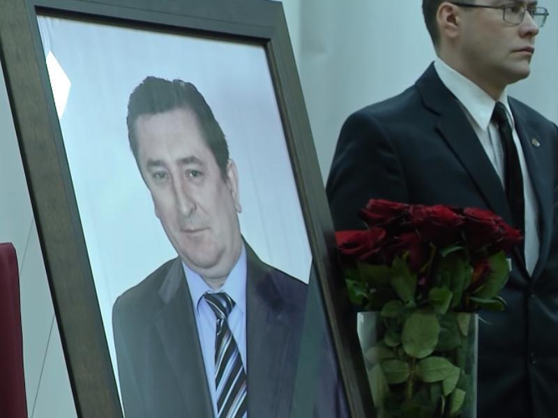 Опубликовано видео похорон директора ОЭМК, погибшего в ДТП с 8 жертвами под Воронежем Опубликовано видео похорон директора ОЭМК, погибшего в ДТП с 8 жертвами под Воронежем