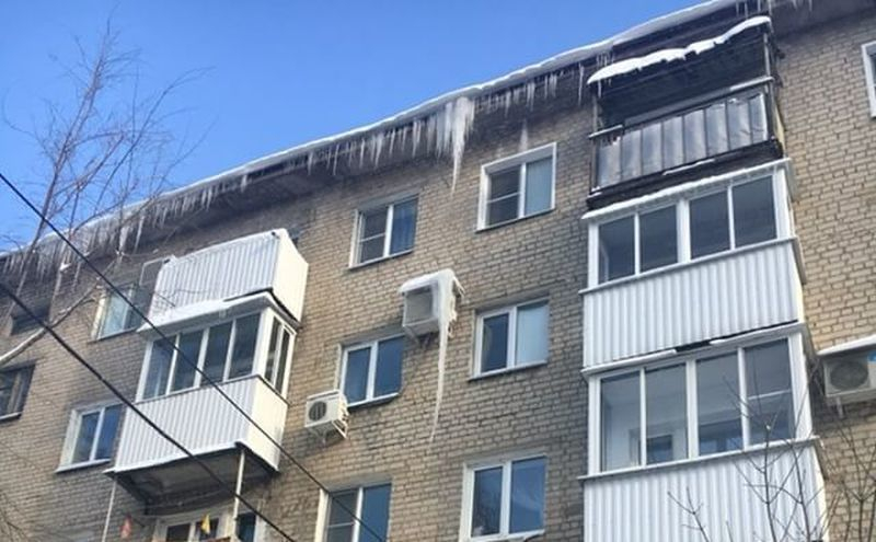 Воронежские власти предупредили о падении с крыш сосулек и наледи Воронежские власти предупредили о падении с крыш сосулек и наледи