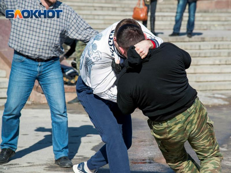 Один товарищ проломил другому череп на Товарищеской улице в Воронеже Один товарищ проломил другому череп на Товарищеской улице в Воронеже