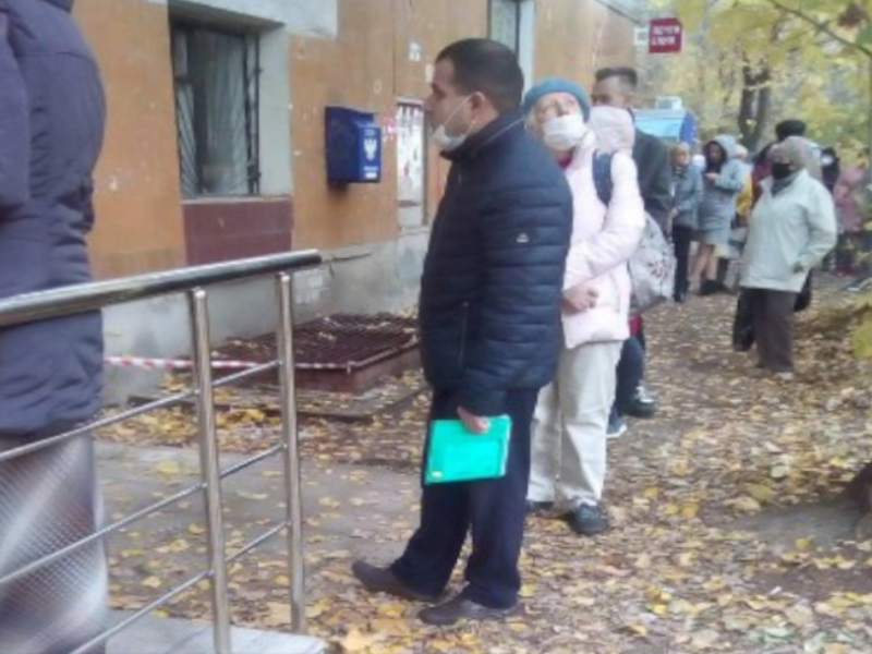 «Работало одно окно из-за длительных больничных»: Почта России объяснила уличную очередь в Воронеже «Работало одно окно из-за длительных больничных»: Почта России объяснила уличную очередь в Воронеже