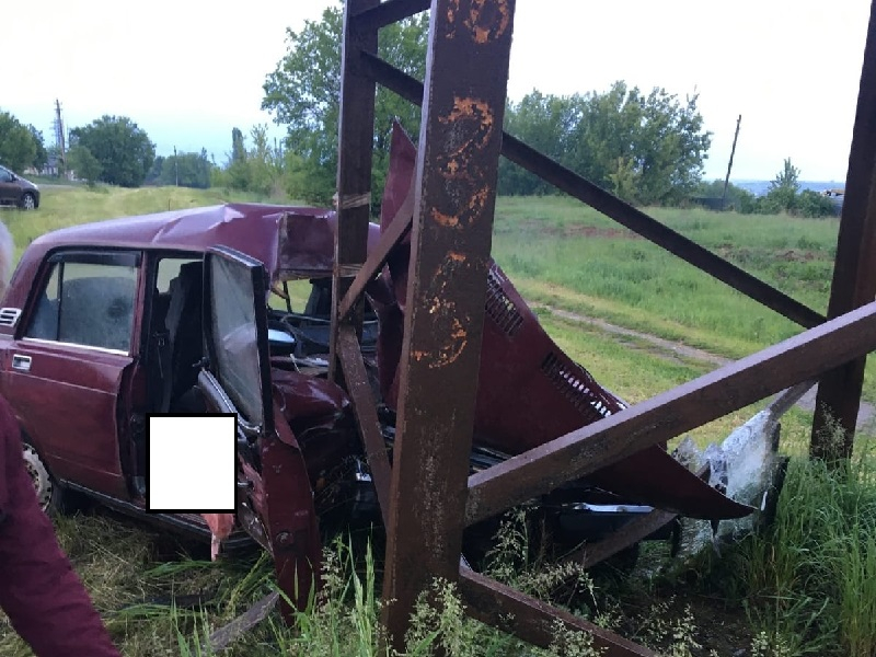 Водитель ВАЗа врезался в ЛЭП и погиб в Воронежской области Водитель ВАЗа врезался в ЛЭП и погиб в Воронежской области