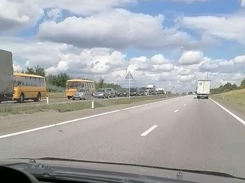 Стали известны причины 20-километровой пробки на М-4 в сторону юга Стали известны причины 20-километровой пробки на М-4 в сторону юга
