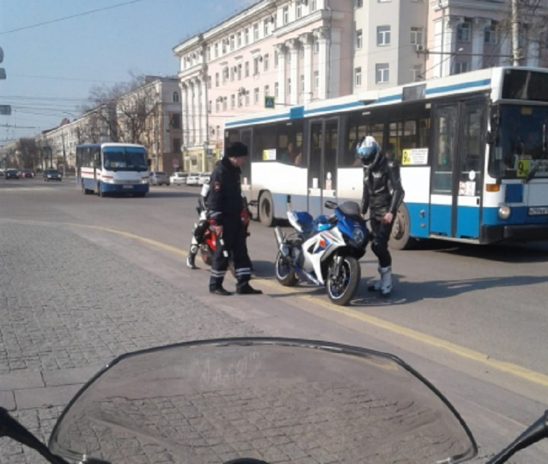 Охоту за мотоциклистами устроили полицейские в Воронеже Охоту за мотоциклистами устроили полицейские в Воронеже
