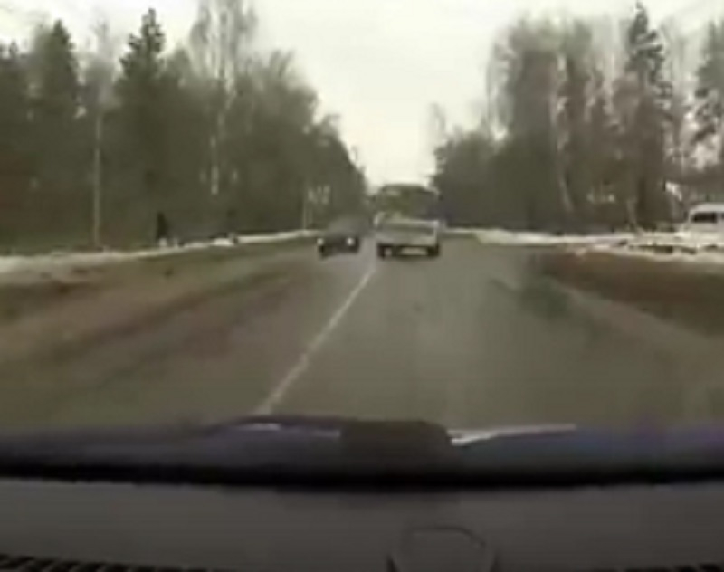 Встречу с безумным маршрутчиком снял регистратор в Воронеже Встречу с безумным маршрутчиком снял регистратор в Воронеже