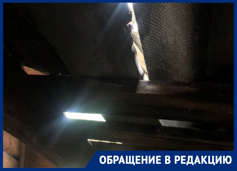 Осенний дождь топит пятиэтажку через дырявую крышу в центре Воронежа Осенний дождь топит пятиэтажку через дырявую крышу в центре Воронежа