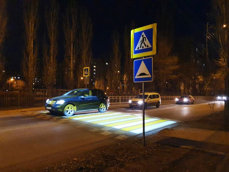 Подсвеченный пешеходный переход появился на левом берегу Воронежа Подсвеченный пешеходный переход появился на левом берегу Воронежа
