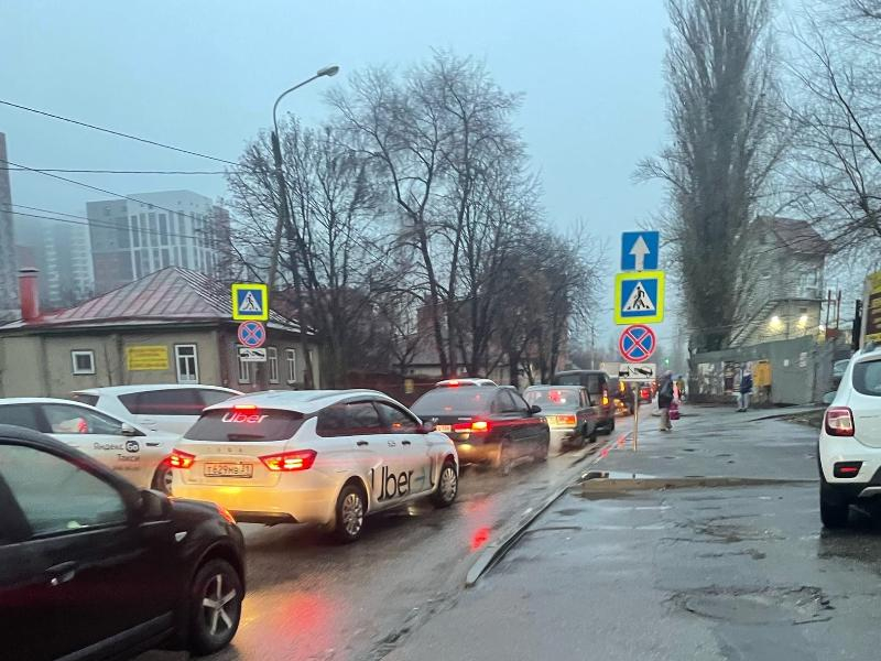 Какие улицы захватили дождливые утренние пробки в Воронеже Какие улицы захватили дождливые утренние пробки в Воронеже