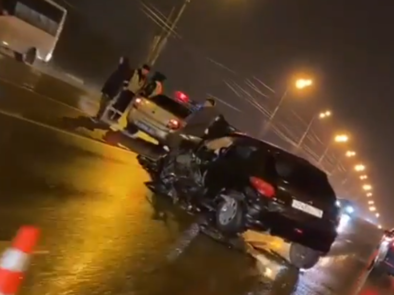 Опубликовано видео с места ДТП с пятью иномарками в Воронеже Опубликовано видео с места ДТП с пятью иномарками в Воронеже