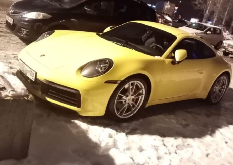Легендарный Porsche намекнул на несостоятельность владельца в Воронеже Легендарный Porsche намекнул на несостоятельность владельца в Воронеже