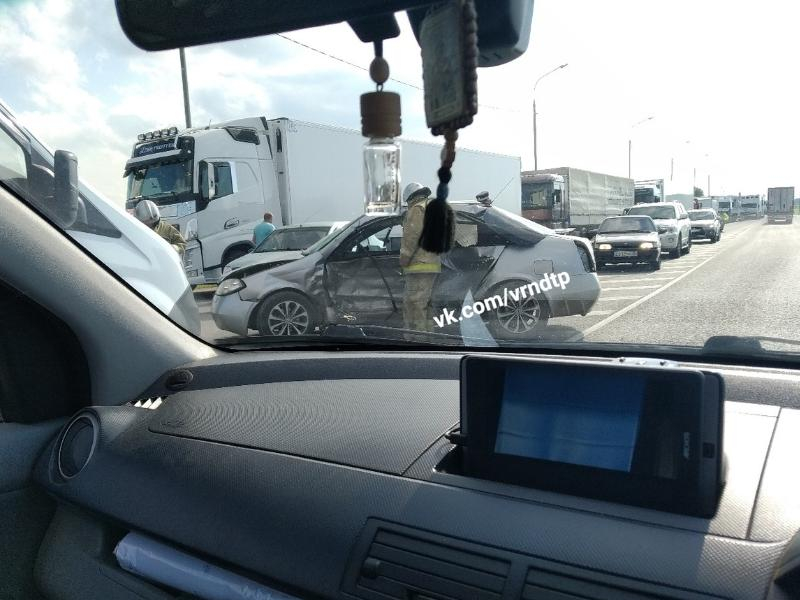 Воронежец на иномарке устроил ДТП с тремя пострадавшими Воронежец на иномарке устроил ДТП с тремя пострадавшими