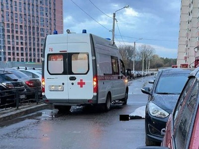 Упавшим человеком с 17 этажа в Воронеже оказался несовершеннолетний подросток Упавшим человеком с 17 этажа в Воронеже оказался несовершеннолетний подросток