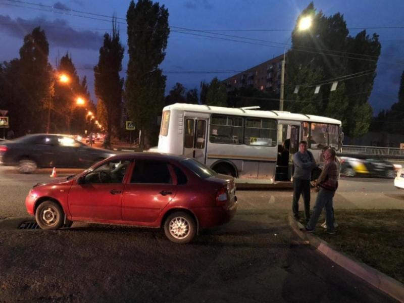 Стали известны подробности ДТП с автобусом, в котором пострадала воронежская пенсионерка Стали известны подробности ДТП с автобусом, в котором пострадала воронежская пенсионерка