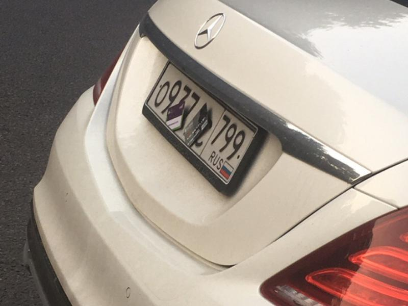 Москвич на Mercedes мажорно струсил перед воронежскими штрафами Москвич на Mercedes мажорно струсил перед воронежскими штрафами