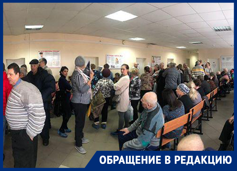 Десятки пациентов задыхаются в поликлинике онкодиспансера в Воронеже Десятки пациентов задыхаются в поликлинике онкодиспансера в Воронеже