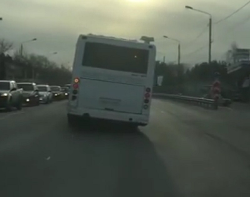 Автобус для космонавтов сняли на дороге в Воронеже Автобус для космонавтов сняли на дороге в Воронеже