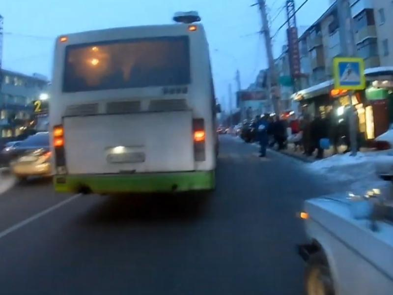 Охоту на маршрутчиков-лихачей устроят активисты с камерами в Воронеже Охоту на маршрутчиков-лихачей устроят активисты с камерами в Воронеже