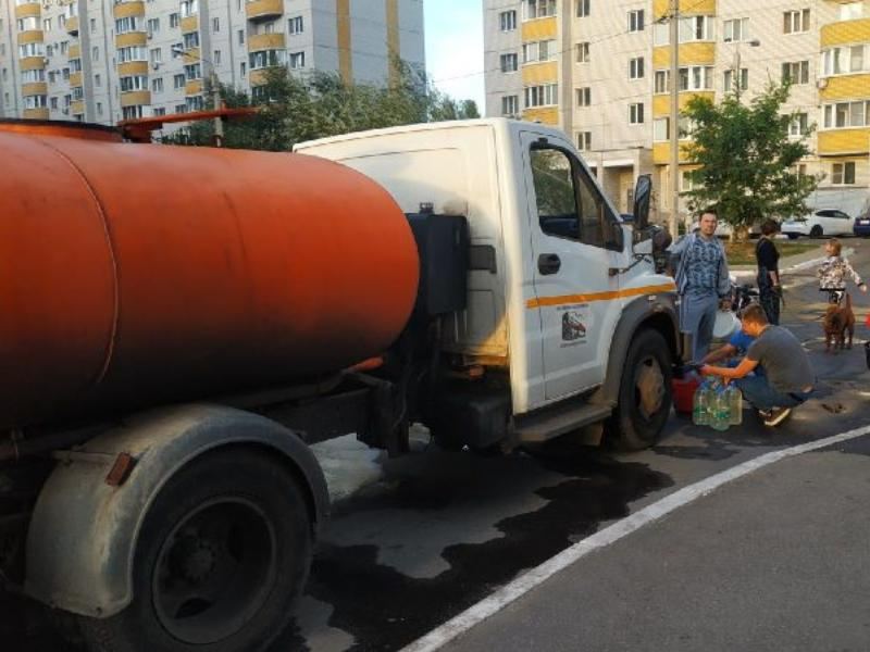 В Воронеже к лишенным водоснабжения домам организуют подвоз воды В Воронеже к лишенным водоснабжения домам организуют подвоз воды