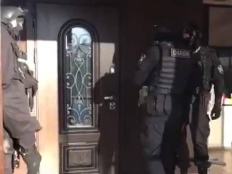 Миллиард рублей вывела в тень задержанная ОМОНом воронежско-ростовская банда обнальщиков Миллиард рублей вывела в тень задержанная ОМОНом воронежско-ростовская банда обнальщиков
