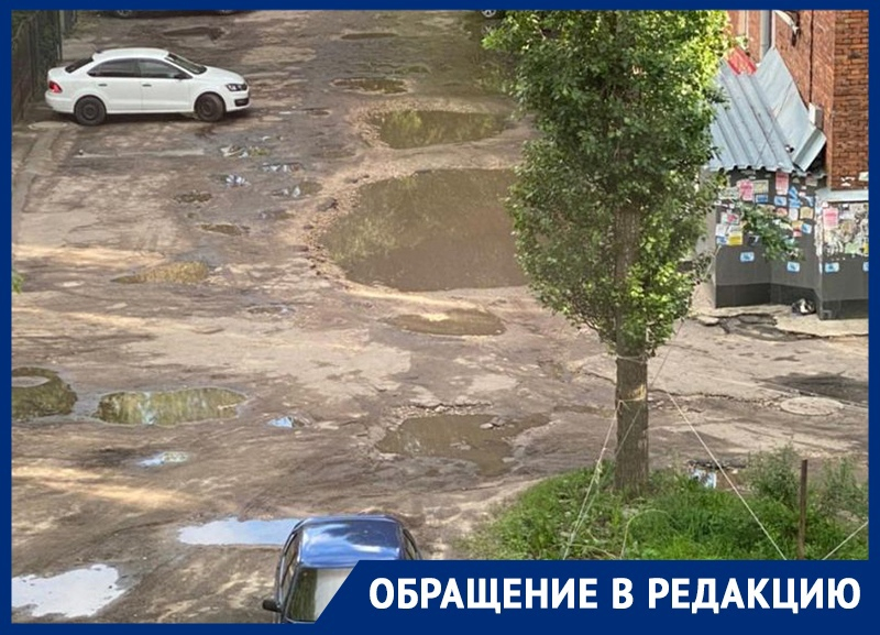 Пыткой для водителей и пешеходов стала земля в Коминтерновском районе Воронежа Пыткой для водителей и пешеходов стала земля в Коминтерновском районе Воронежа