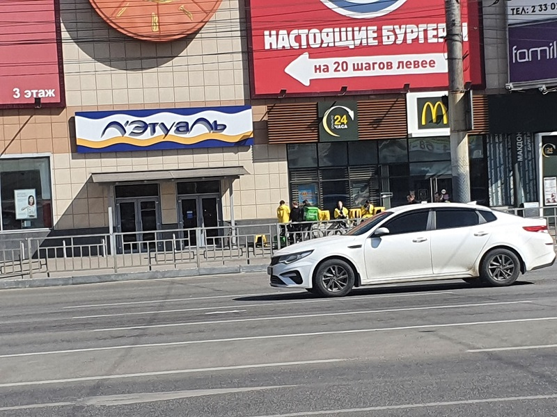 Курьеры захватили Воронеж в коронавирусные выходные Курьеры захватили Воронеж в коронавирусные выходные