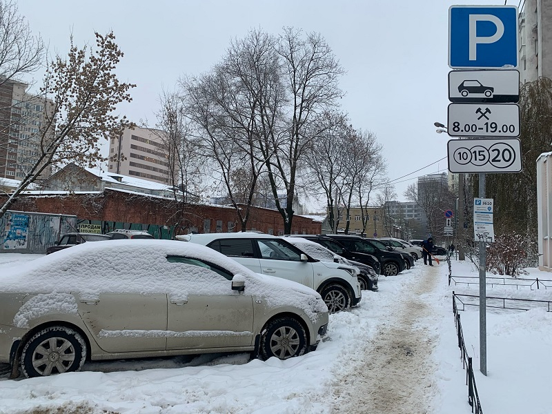 Прокуратура прижала мэрию к стенке за платные парковки в Воронеже Прокуратура прижала мэрию к стенке за платные парковки в Воронеже