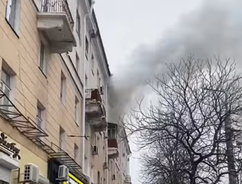 Опубликовано видео пожара, на котором эвакуировали пятерых человек в центре Воронежа Опубликовано видео пожара, на котором эвакуировали пятерых человек в центре Воронежа
