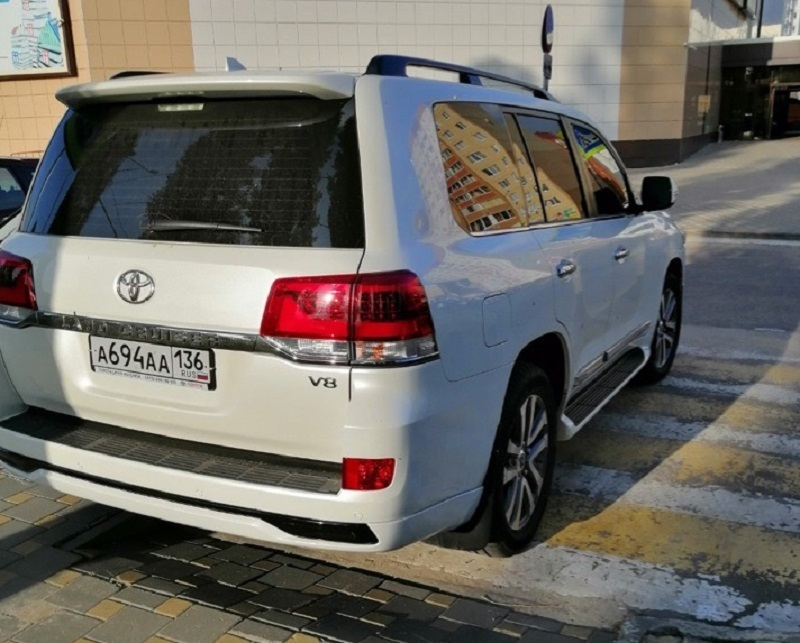 Land Cruiser с авторитетными номерами показал место простых воронежцев в иерархии Land Cruiser с авторитетными номерами показал место простых воронежцев в иерархии