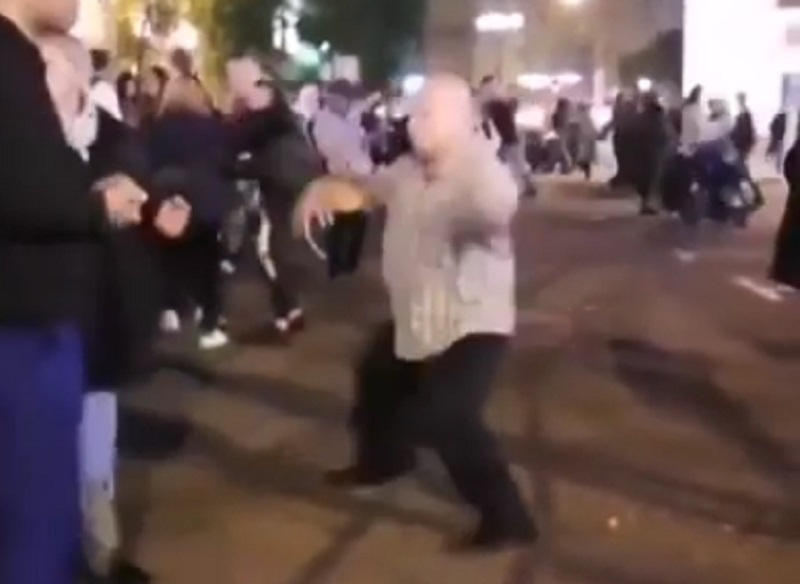 Комичный танец лысого толстячка сняли на видео в Воронеже Комичный танец лысого толстячка сняли на видео в Воронеже