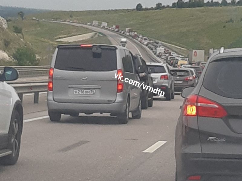 У легендарной пробки в Лосево в Воронежской области появился сосед-конкурент У легендарной пробки в Лосево в Воронежской области появился сосед-конкурент