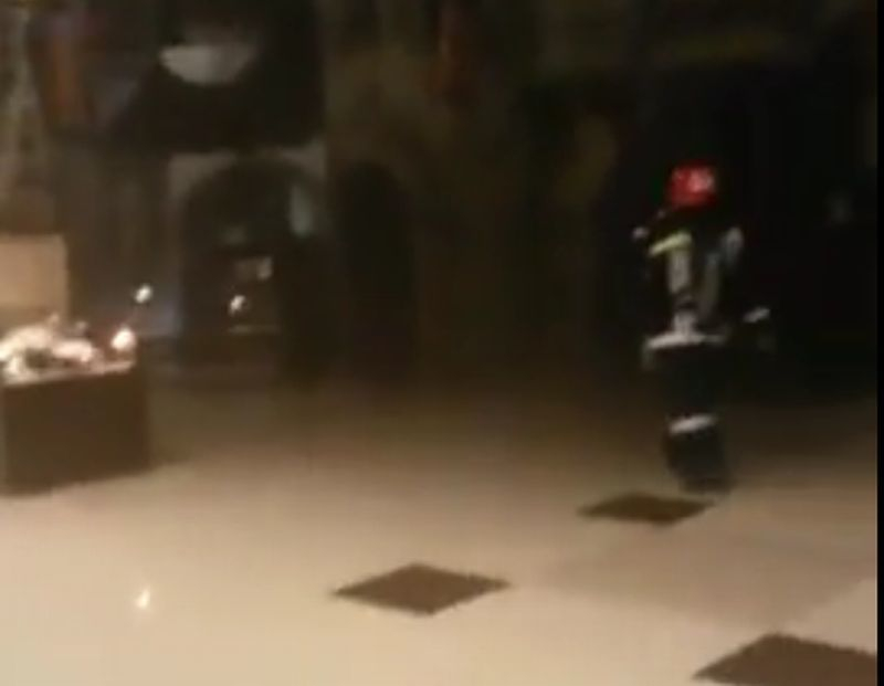 Пожар в «Галерее Чижова» в Воронеже попал на видео Пожар в «Галерее Чижова» в Воронеже попал на видео