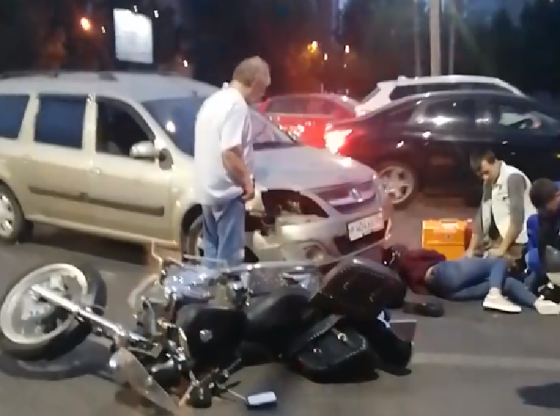 Два человека пострадали в ДТП с мотоциклом в Воронеже Два человека пострадали в ДТП с мотоциклом в Воронеже