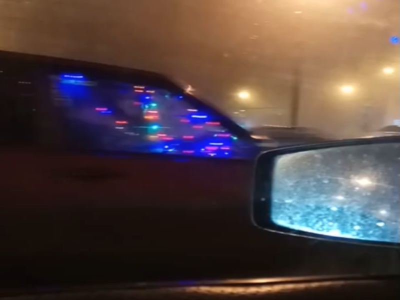 Такси в новогоднем стиле попало на видео в Воронеже Такси в новогоднем стиле попало на видео в Воронеже