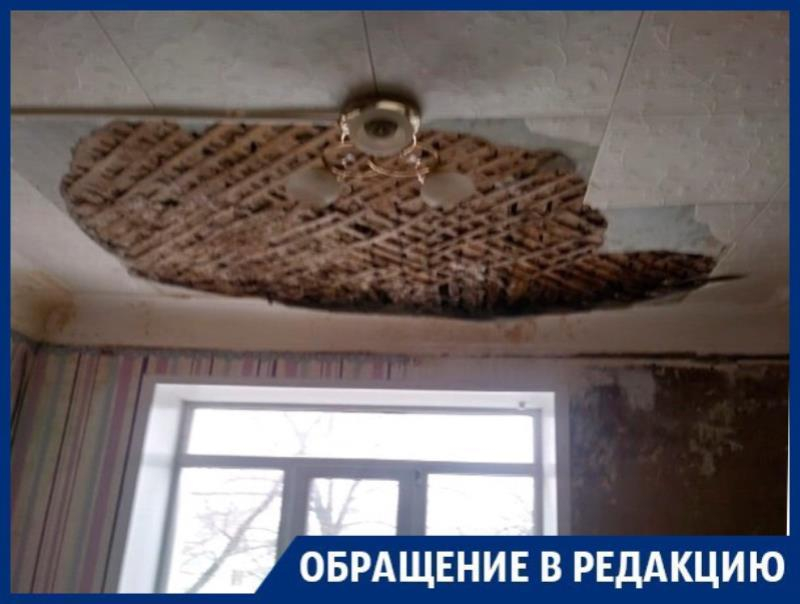 Нечищеная крыша привела к обрушению потолка в детской в Воронеже Нечищеная крыша привела к обрушению потолка в детской в Воронеже