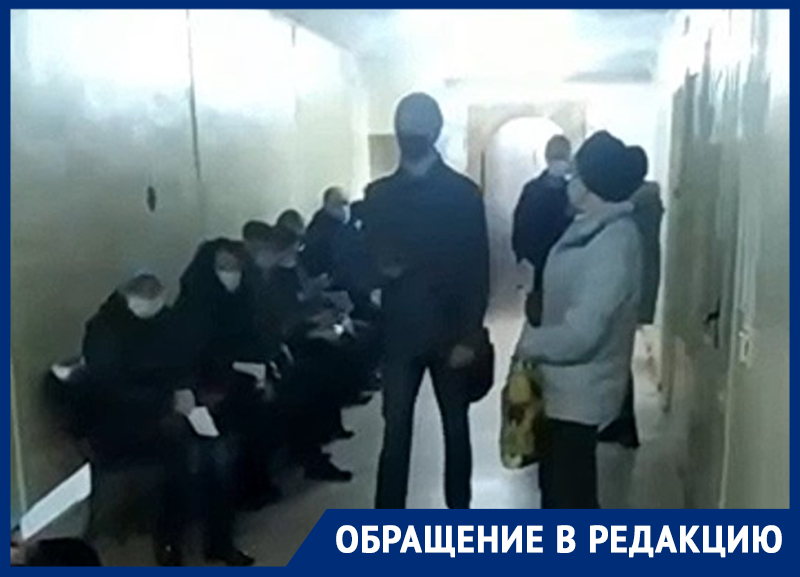 Пытка очередями охватывает все больше поликлиник в Воронеже, но так не везде Пытка очередями охватывает все больше поликлиник в Воронеже, но так не везде