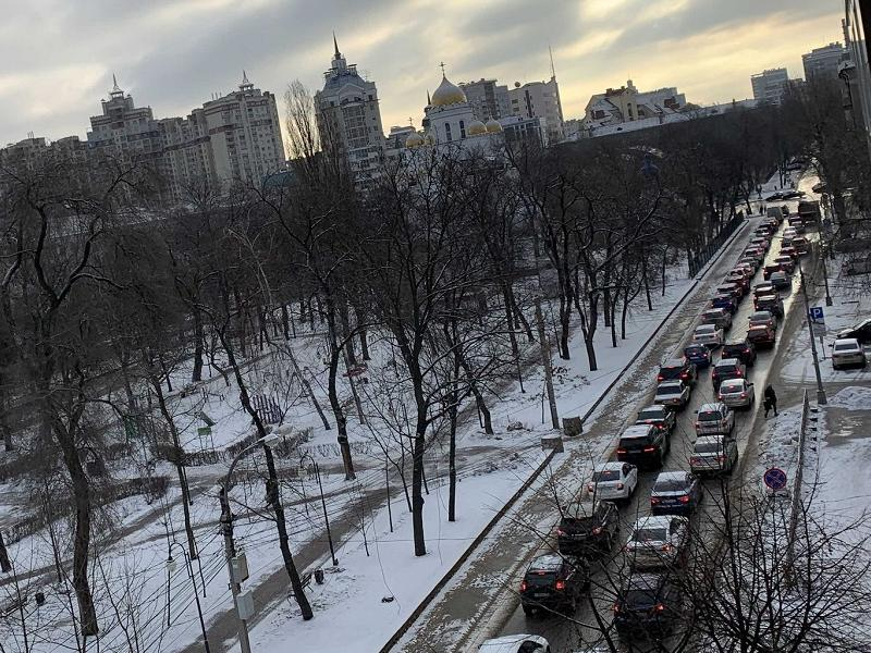 Весна началась с колоссальных пробок в Воронеже Весна началась с колоссальных пробок в Воронеже