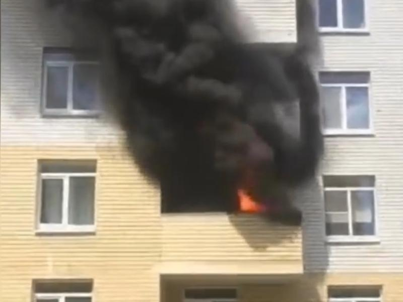 Хранение покрышек на балконе обернулось черным пожаром в Воронеже Хранение покрышек на балконе обернулось черным пожаром в Воронеже