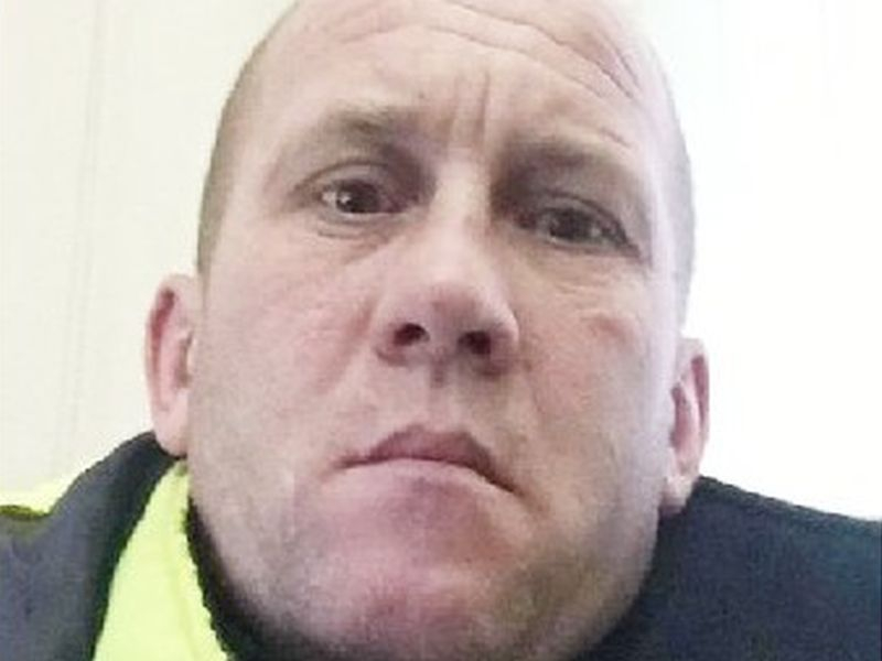 Мужчина в сером пуховике пропал на новогодние праздники под Воронежем Мужчина в сером пуховике пропал на новогодние праздники под Воронежем