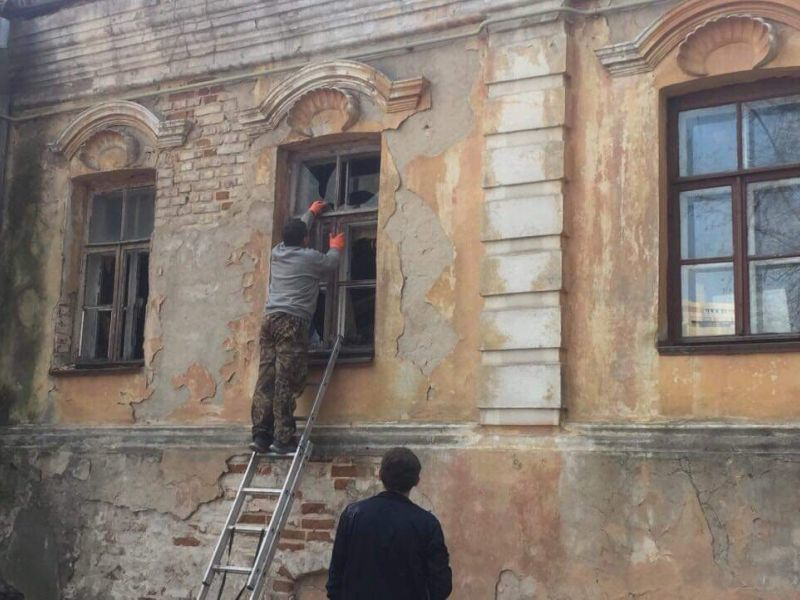 В Воронеже заколотили окна и двери самого старого каменного дома В Воронеже заколотили окна и двери самого старого каменного дома