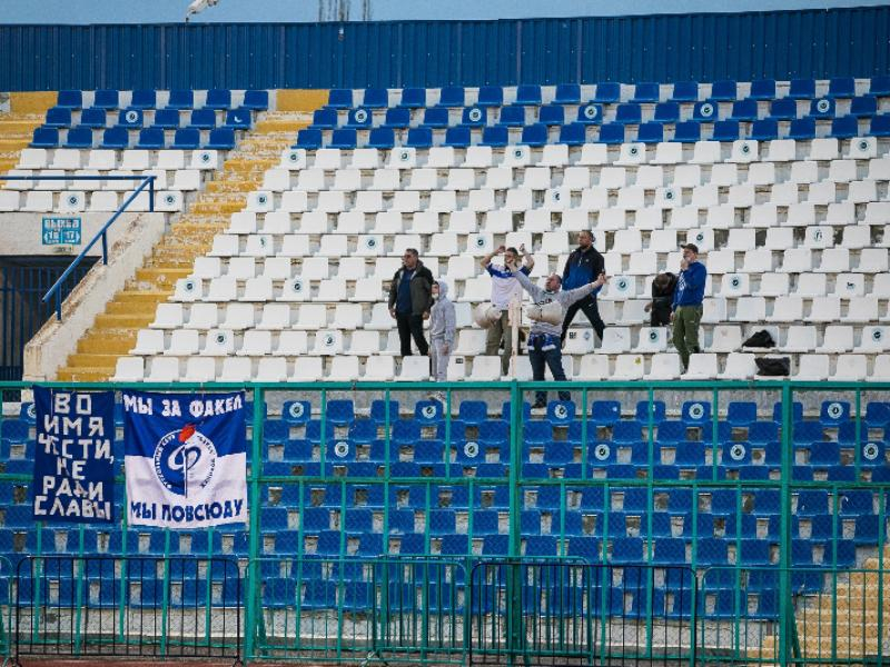 Болельщики воронежского «Факела» обратились к областному правительству с просьбой пустить привитых фанатов на игру Болельщики воронежского «Факела» обратились к областному правительству с просьбой пустить привитых фанатов на игру
