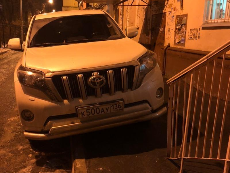 Land Cruiser показал превосходство над детьми в Воронеже Land Cruiser показал превосходство над детьми в Воронеже
