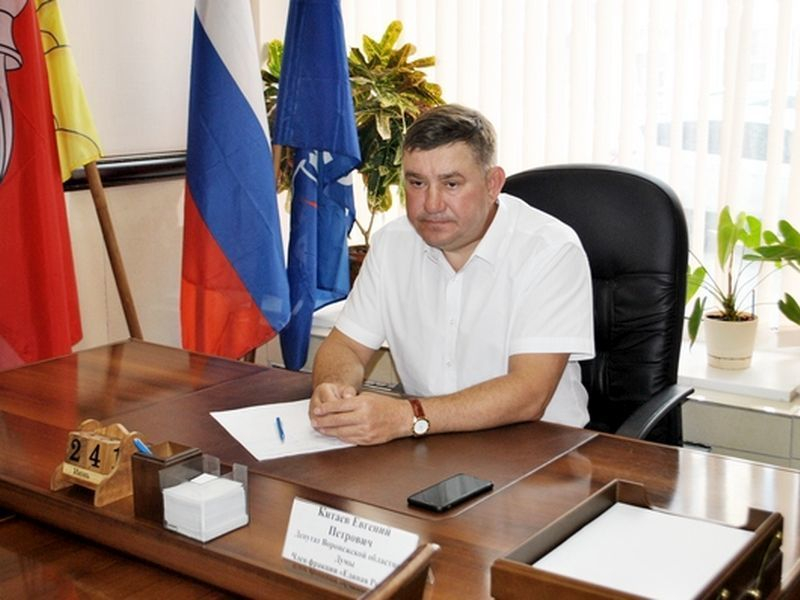 Спорткар, огромные участки и миллионы задекларировала семья депутата Евгения Китаева Спорткар, огромные участки и миллионы задекларировала семья депутата Евгения Китаева