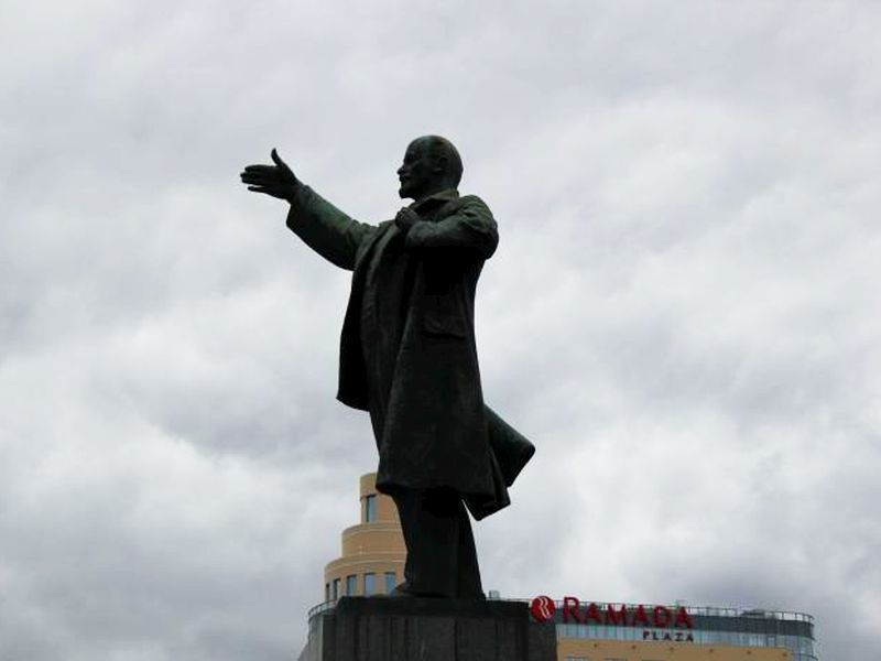 В Воронеже одобрили мысль осветить огнями памятник Ленину В Воронеже одобрили мысль осветить огнями памятник Ленину