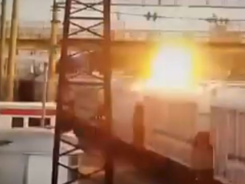 Молодой воронежец получил мощный удар током во время прогулки по крыше поезда Молодой воронежец получил мощный удар током во время прогулки по крыше поезда
