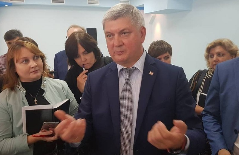 Воронежский губернатор стал героем элегии о премиях и любовницах Воронежский губернатор стал героем элегии о премиях и любовницах