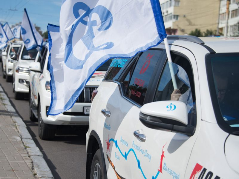 Патриотичный автопробег на японских Toyota прошел по дорогам Воронежа Патриотичный автопробег на японских Toyota прошел по дорогам Воронежа