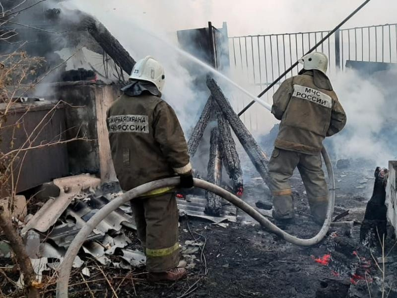 Апрельские пожары добрались до жилых домов в Воронежской области Апрельские пожары добрались до жилых домов в Воронежской области