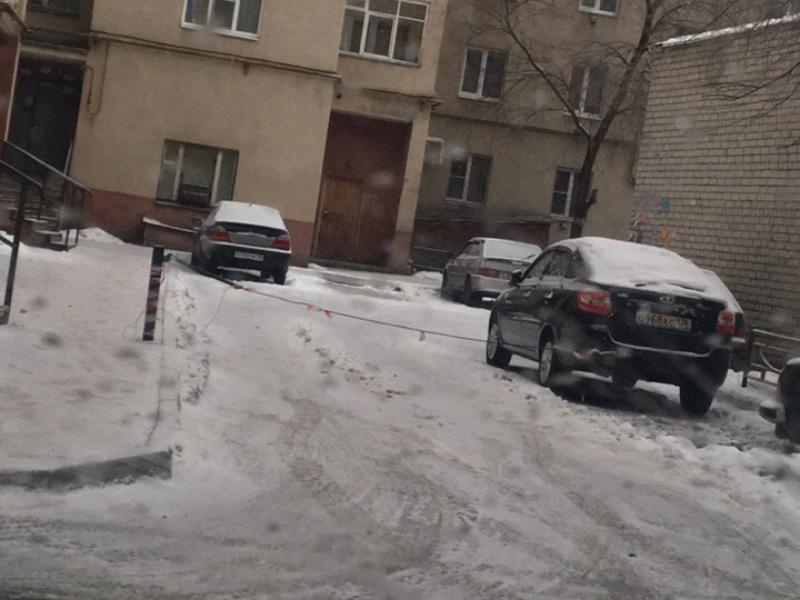 Самодельное спасение от парковочных халявщиков заметили в Воронеже Самодельное спасение от парковочных халявщиков заметили в Воронеже